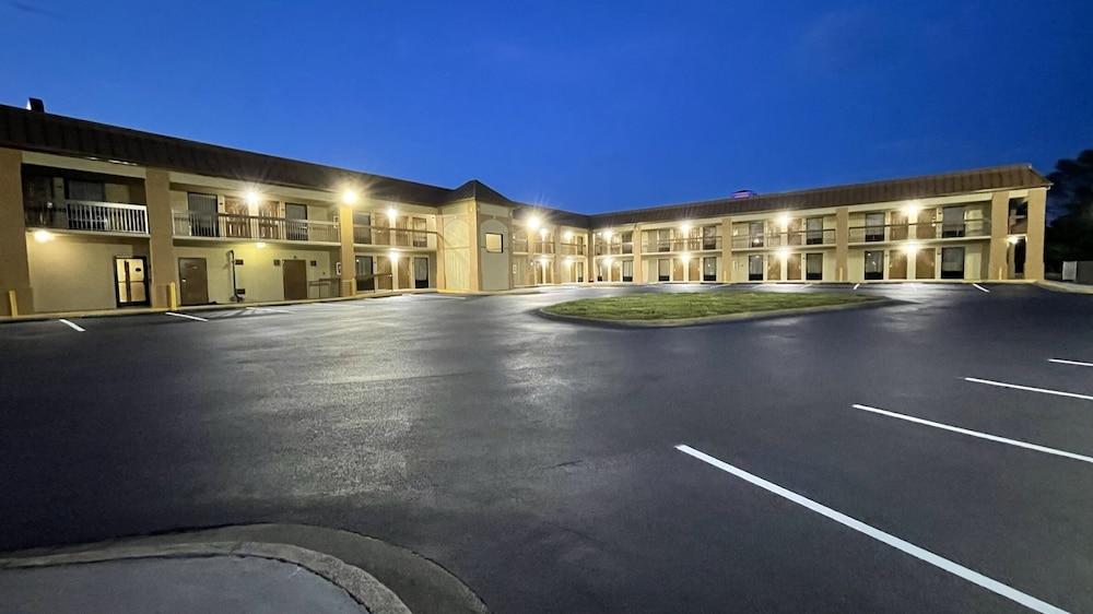 Days Inn By Wyndham Oak Grove/Ft. Campbell Exteriör bild