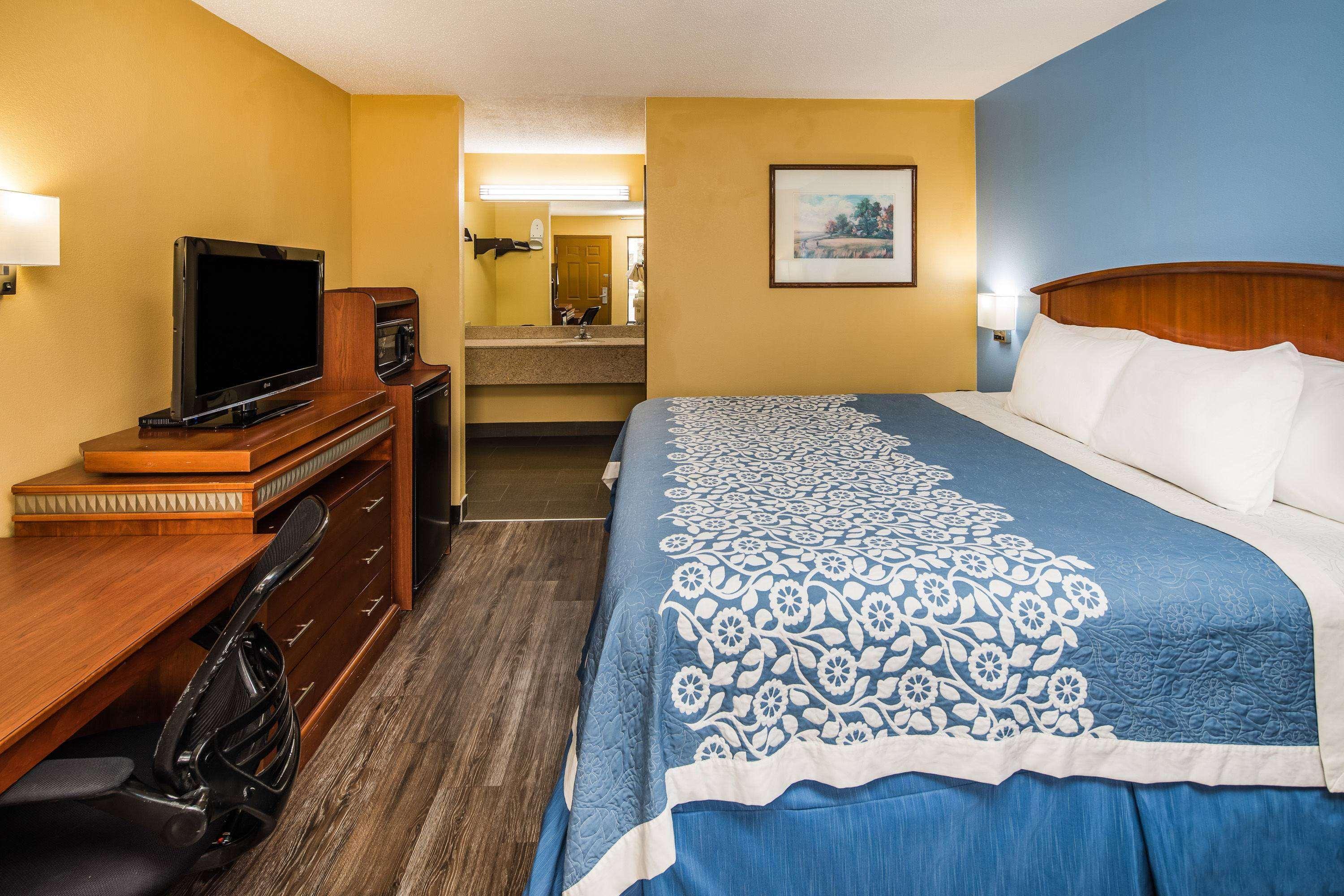 Days Inn By Wyndham Oak Grove/Ft. Campbell Exteriör bild
