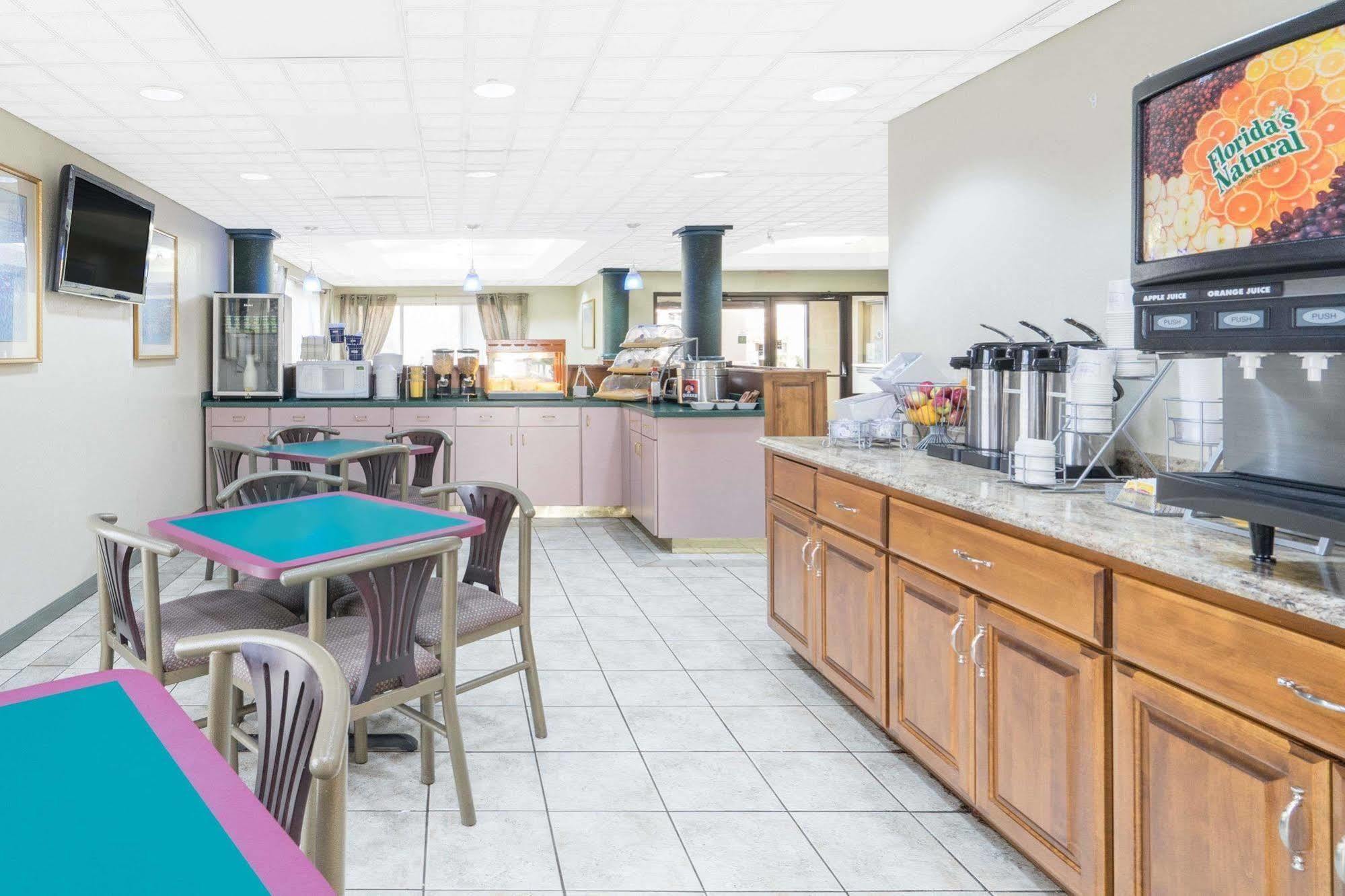 Days Inn By Wyndham Oak Grove/Ft. Campbell Exteriör bild