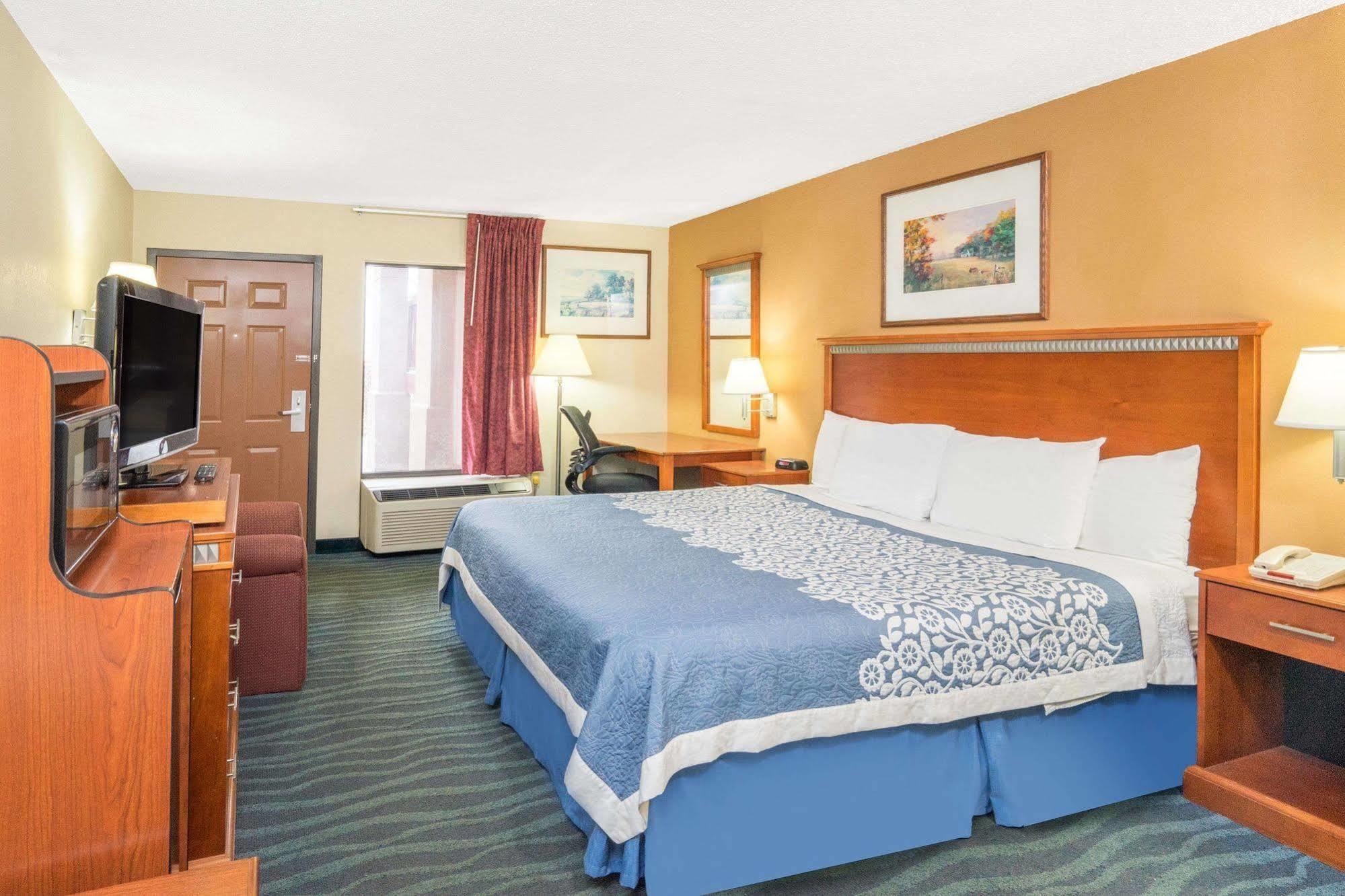 Days Inn By Wyndham Oak Grove/Ft. Campbell Exteriör bild