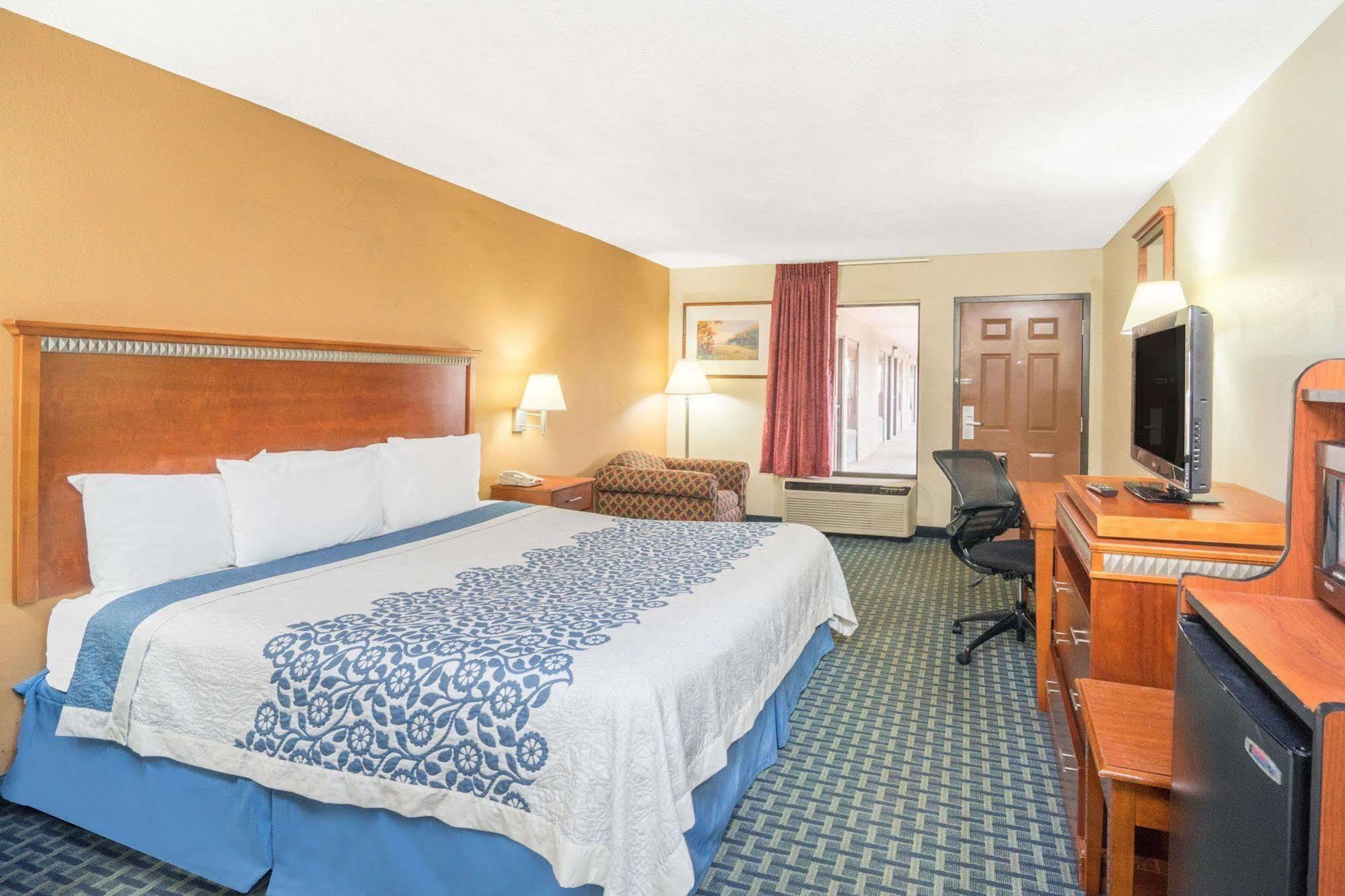 Days Inn By Wyndham Oak Grove/Ft. Campbell Exteriör bild
