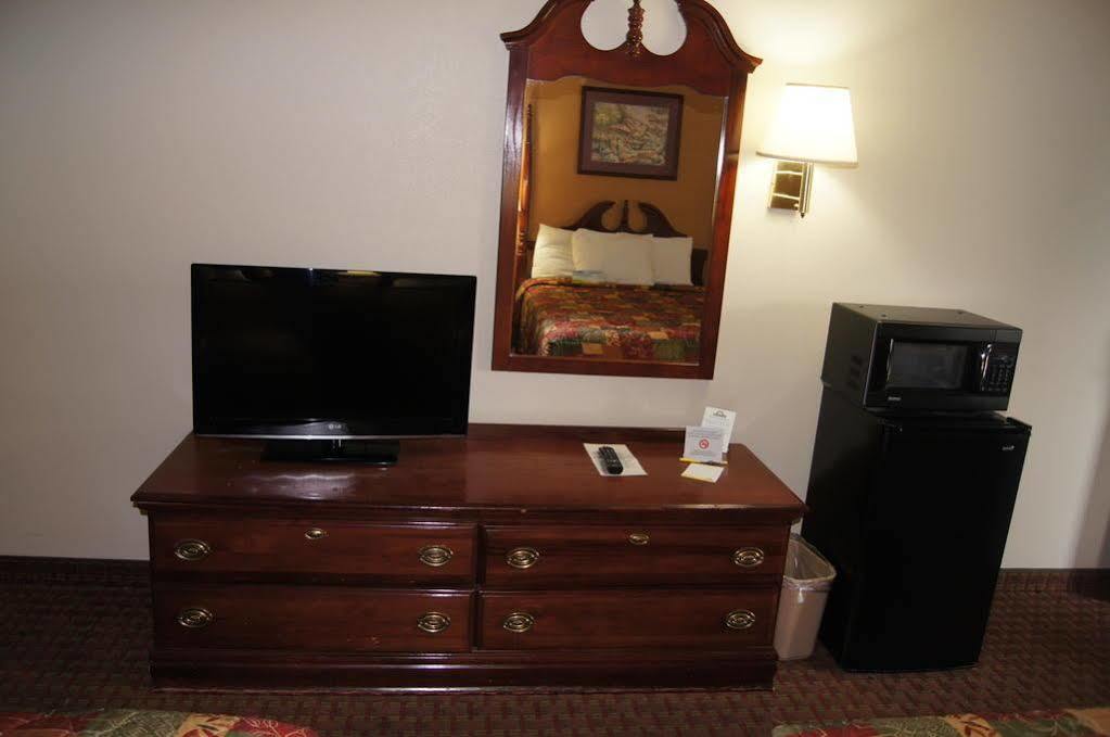 Days Inn By Wyndham Oak Grove/Ft. Campbell Exteriör bild