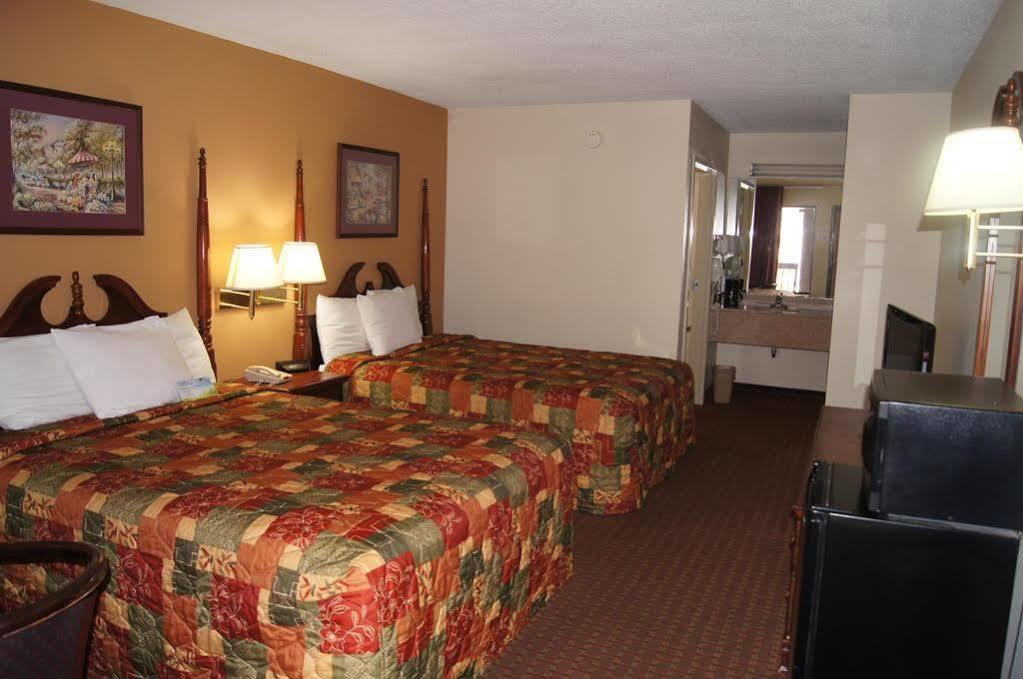 Days Inn By Wyndham Oak Grove/Ft. Campbell Exteriör bild